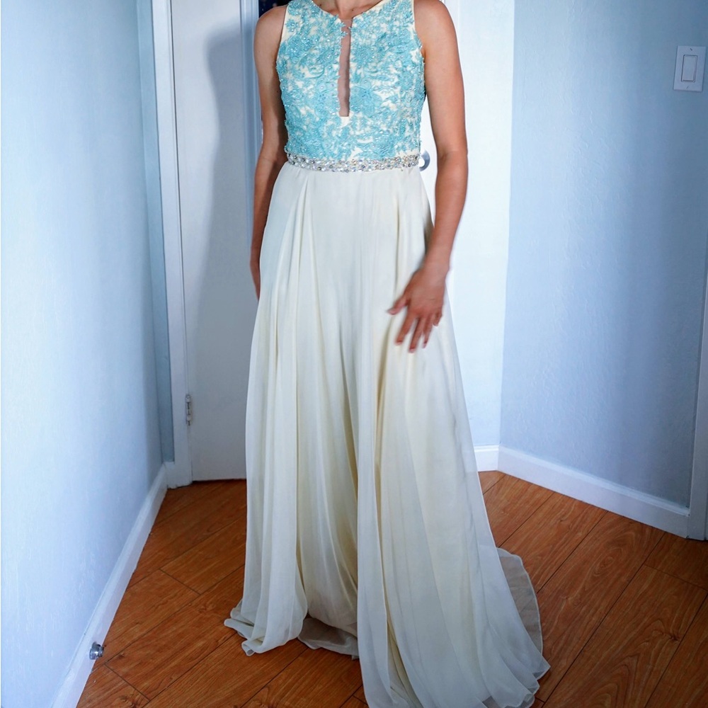 Elegant Blue and Cream Sleeveless Plunge Maxi Gown